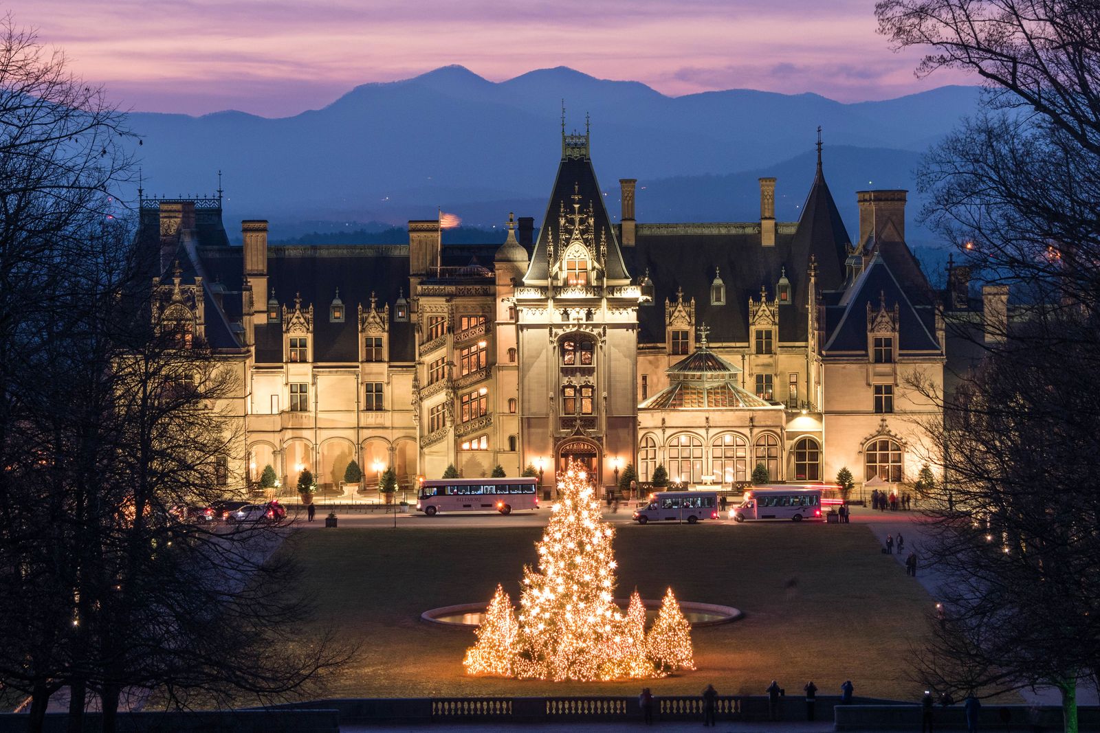 25 US Cities That Go All Out for Christmas